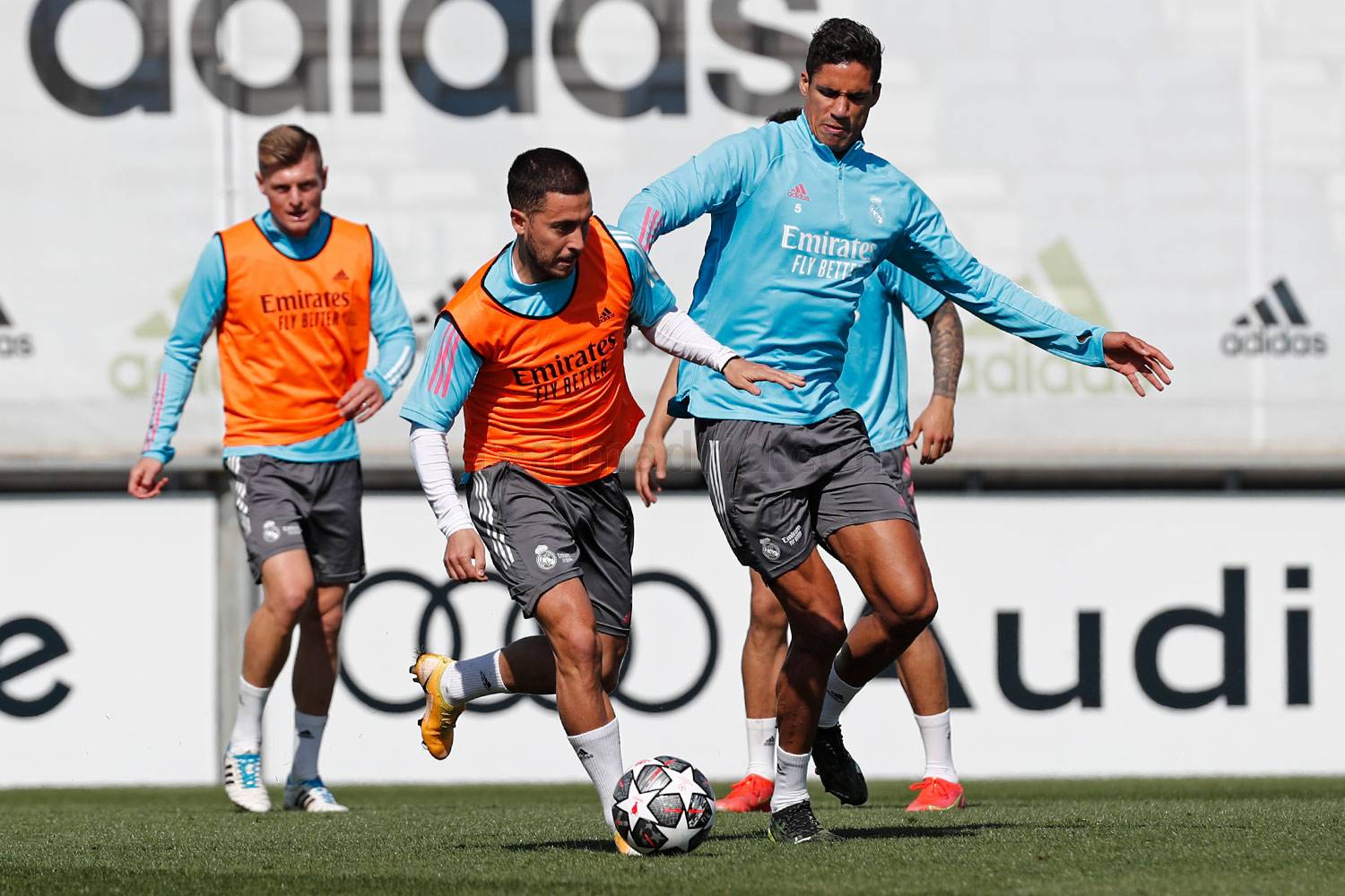 Новость на сайте FondoRuso.ru /assets/img//news/2021/2021-04-04-52-hazard-varane.jpeg