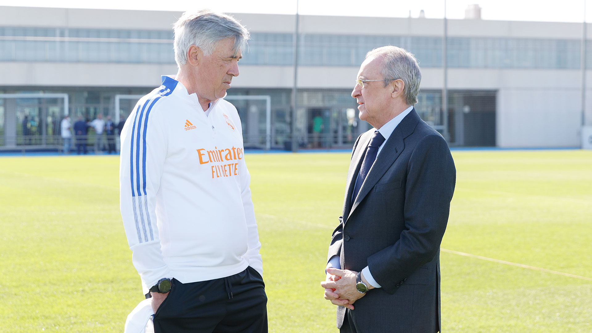 Новость на сайте FondoRuso.ru /assets/img//news/2021/2021-07-09-50-carlo-ancelotti-perez.jpg