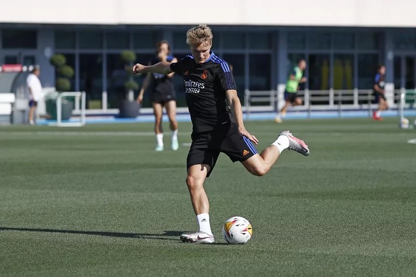 Новость на сайте FondoRuso.ru /assets/img//news/2021/2021-08-10-54-odegaard.jpg