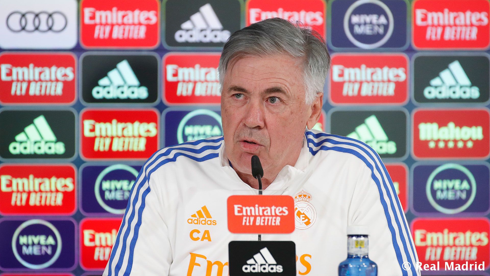 Новость на сайте FondoRuso.ru /assets/img//news/2021/2021-12-12-20-ancelotti.jpeg