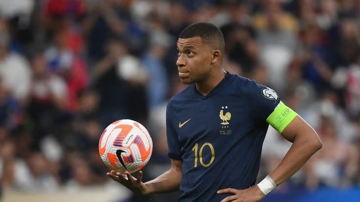 Новость на сайте FondoRuso.ru /assets/img//news/2023/2023-06-23-09-mbappe.jpg