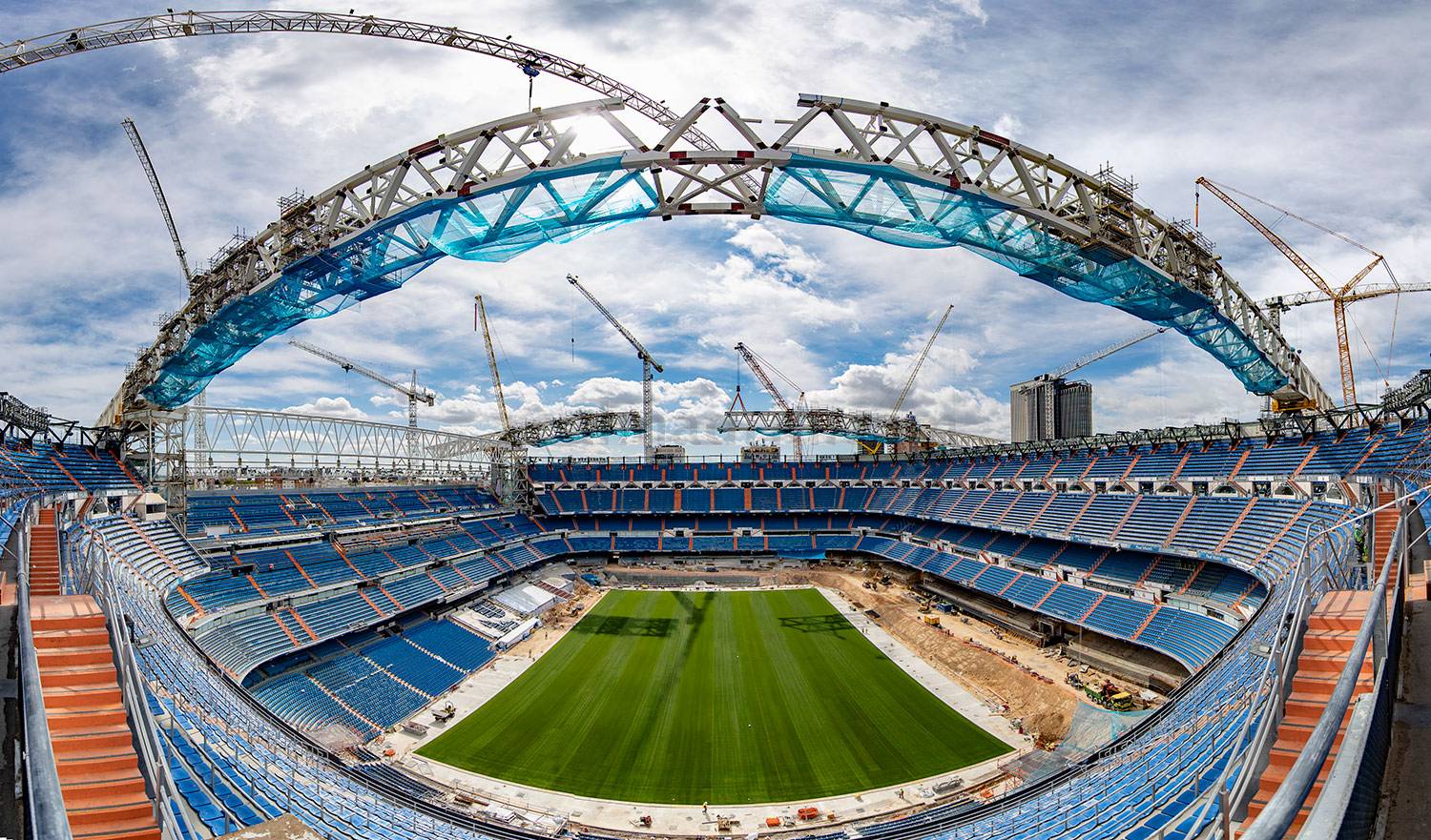 Новость на сайте FondoRuso.ru /assets/img/news/2020/2020-10-12-18-santbernabeu.jpg
