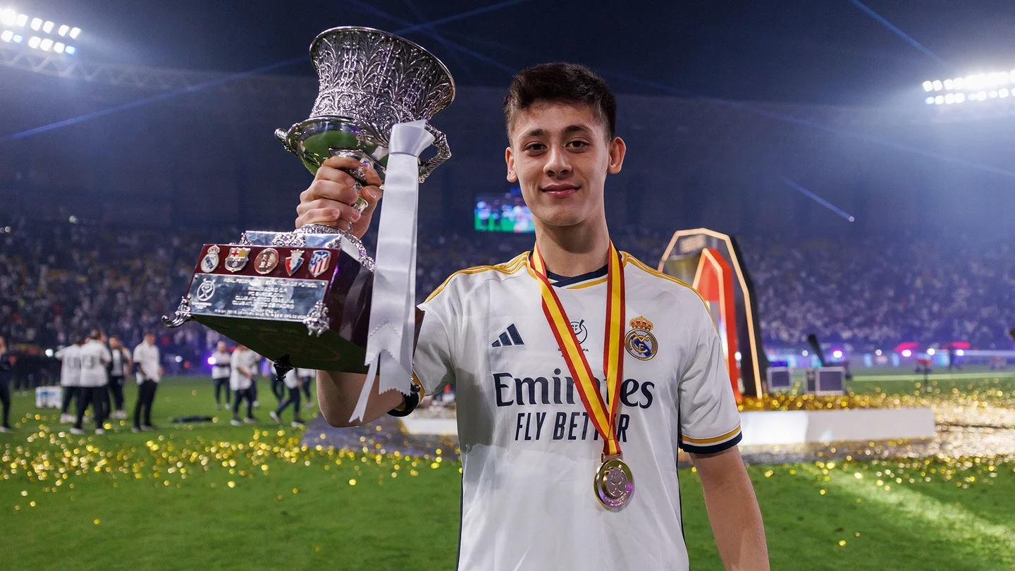 Арда Гюлер празднует 19-летие!