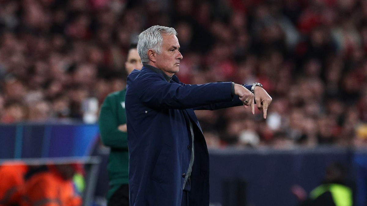 Новость на сайте FondoRuso.ru /assets/img/news/2025/2026-02-18-18-mourinho.jpg
